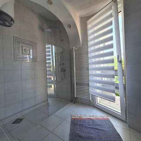 Sea View - One Bedroom With Sea View Lägenhet