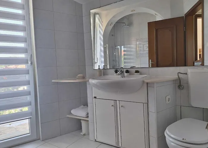 Sea View - One Bedroom With Sea View * פובליאנה
